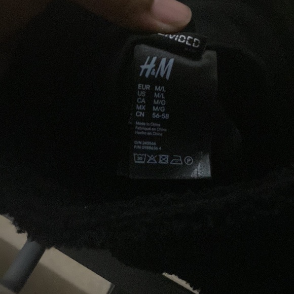 It’s a H&M bucket hat - Picture 3 of 4